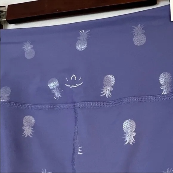 •BEYOND YOGA• Dusty Filet Pineapple Print High‎ Waisted Midi Leggings Size S - Picture 8 of 13